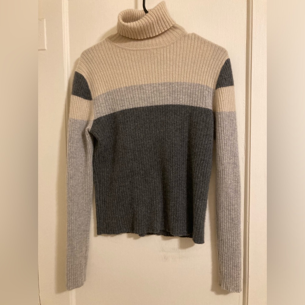 Cashmere turtleneck color block sweater, super soft Size Petite L